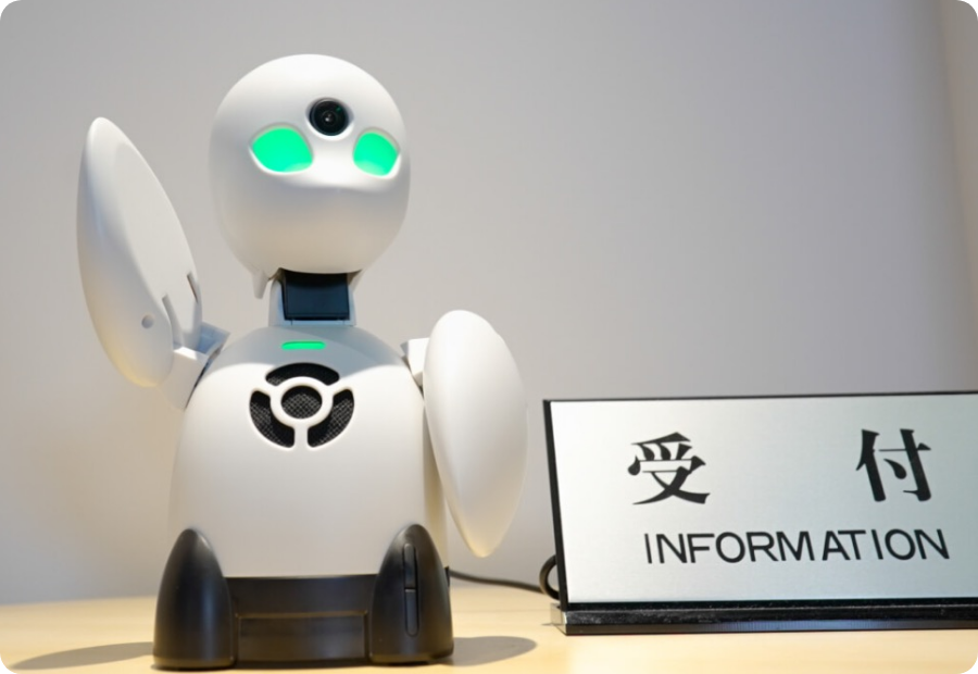分身ロボットが手を挙げている画像です。